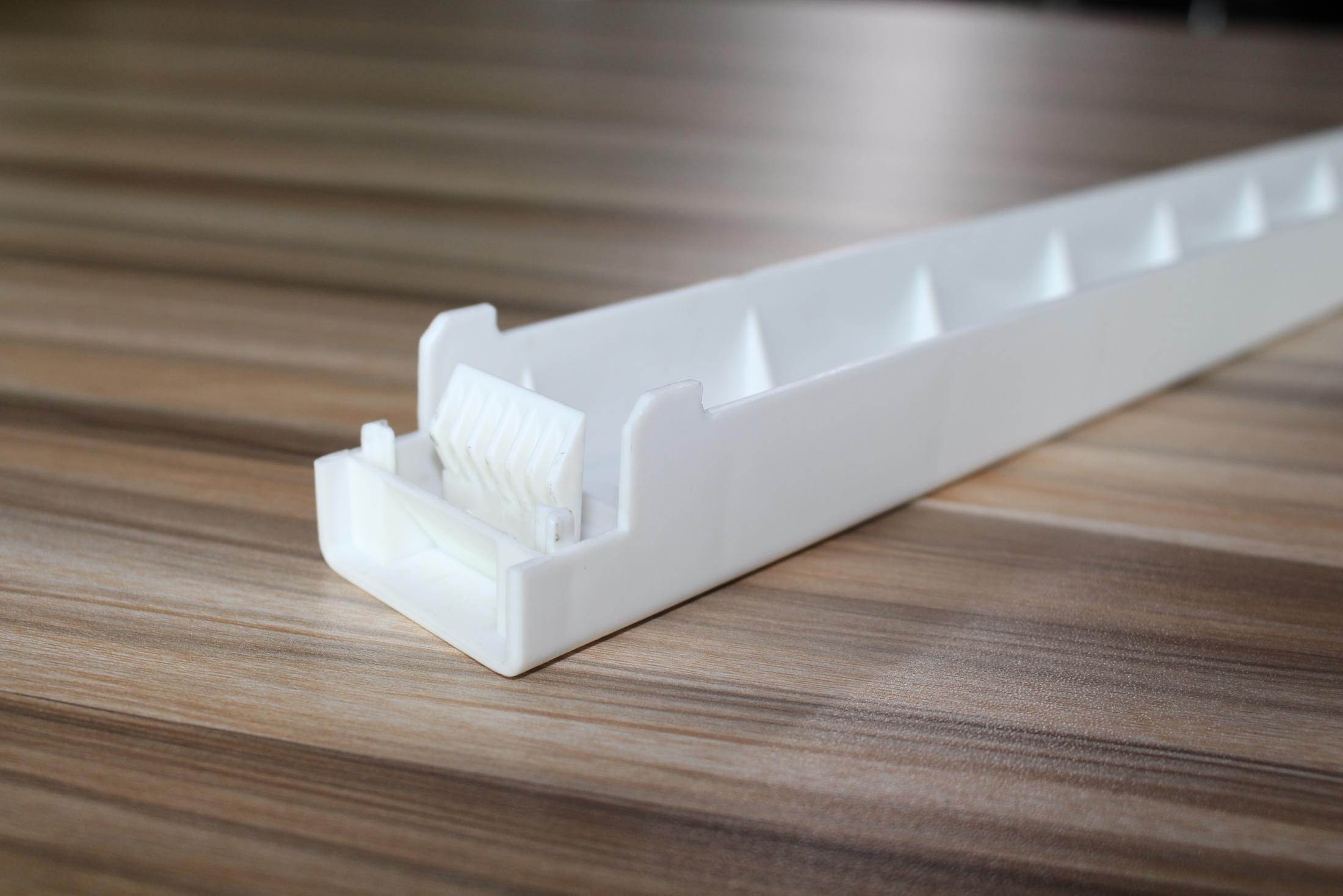 Заглушка, монтируемая в стойку