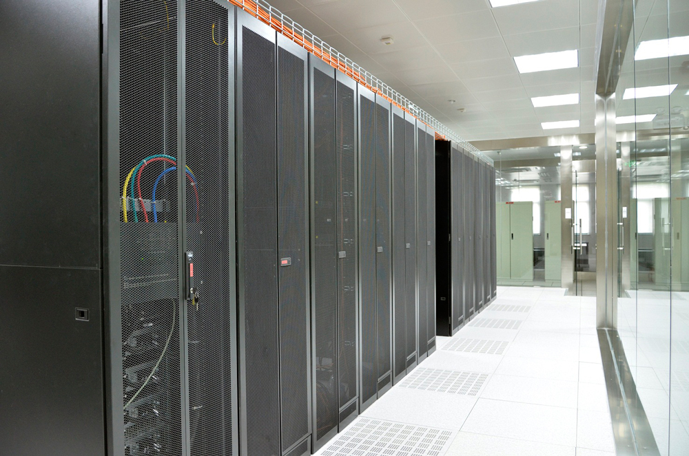 центр обработки данных-APC-стойка